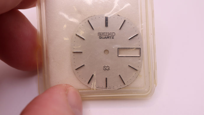 Seiko - Quartz Dial - SQ #8223-526L / XS17 - NOS-Welwyn Watch Parts